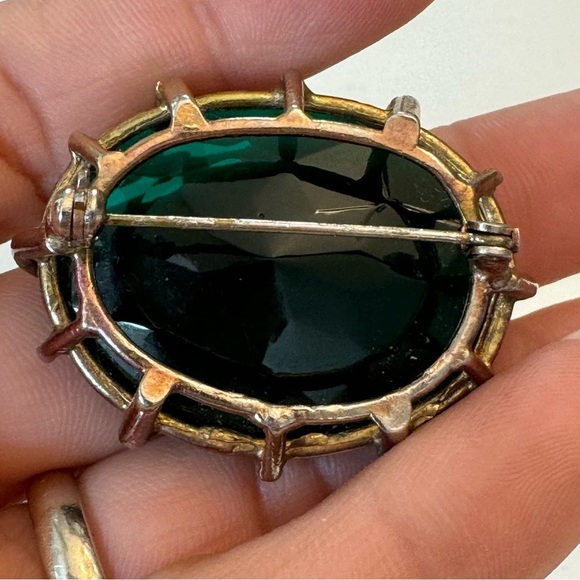 Big and Bold Gold Silver Tone Vintage Green Glass Rhinestone Brooch - Picture 10 of 12
